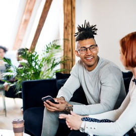 Experimenta l'acollida lingüística